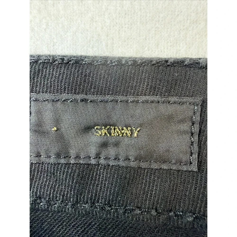 New with tags Torrid Premium women's skinny jeans in size 26.